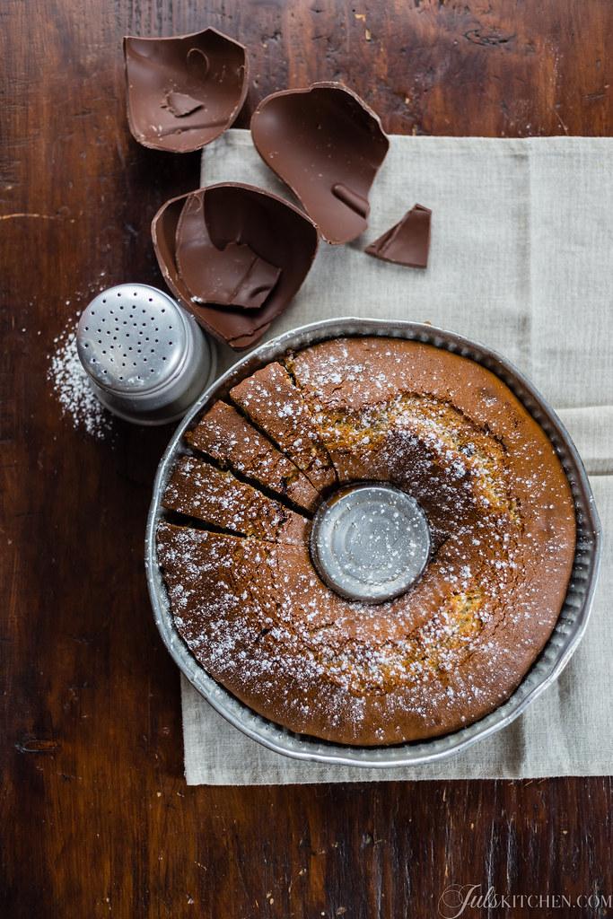 a chocolate cake with farro in the background, with a warm and inviting tone