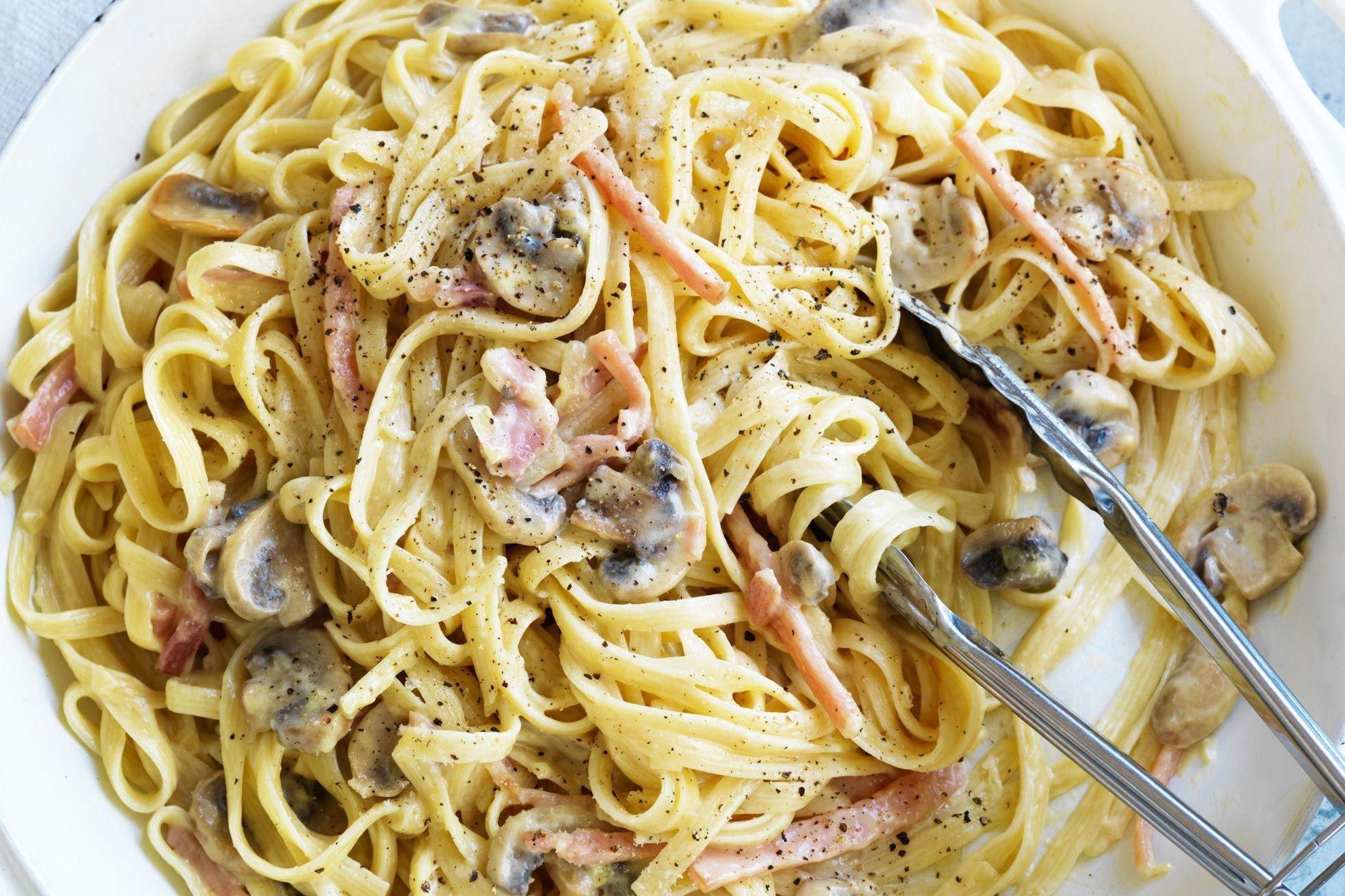 bowl of creamy carbonara with bacon