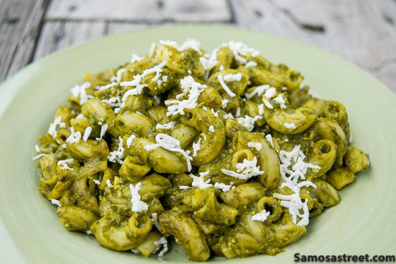 vegan saag paneer mac and cheese in a bowl