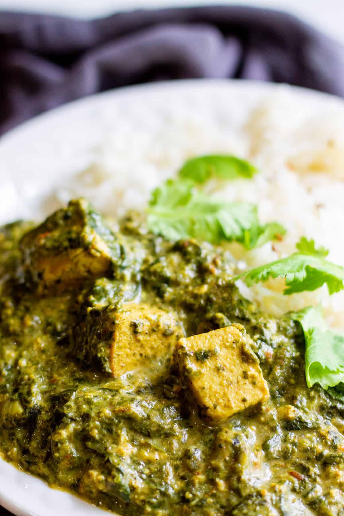 Close-up of vegan saag paneer mac with tofu paneer