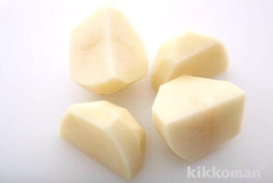 close up of raw vegetables cut into bite-sized pieces