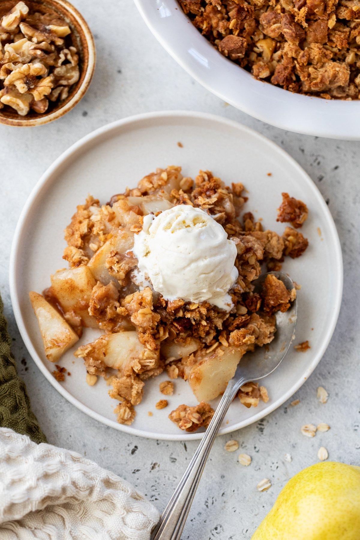 oat bran pear crisp served with vanilla ice cream
