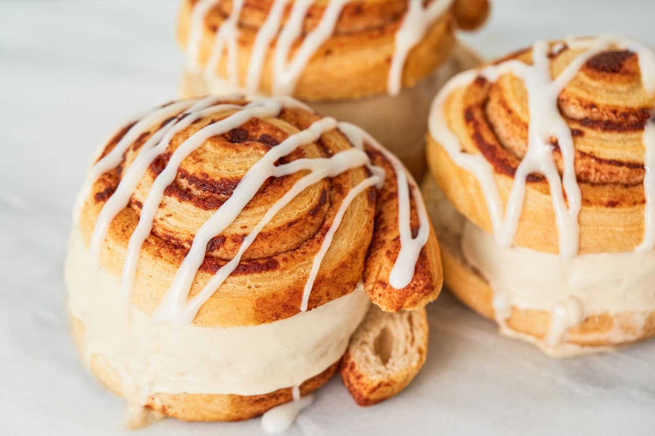 cinnamon roll ice cream sandwiches