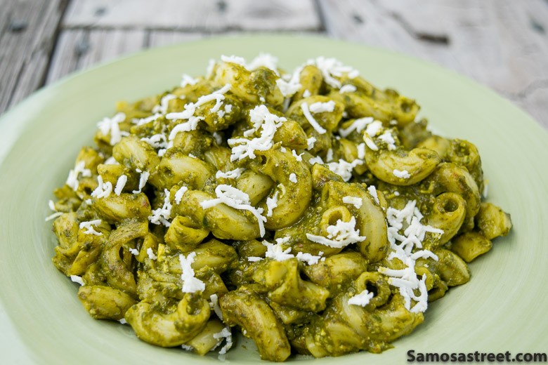 vegan saag paneer mac and cheese in a bowl