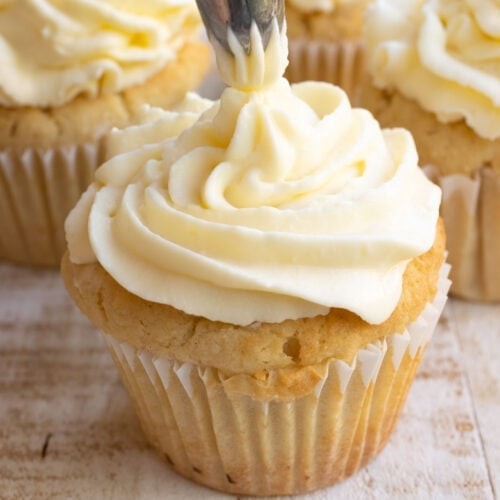 keto vanilla cupcakes with cream cheese frosting