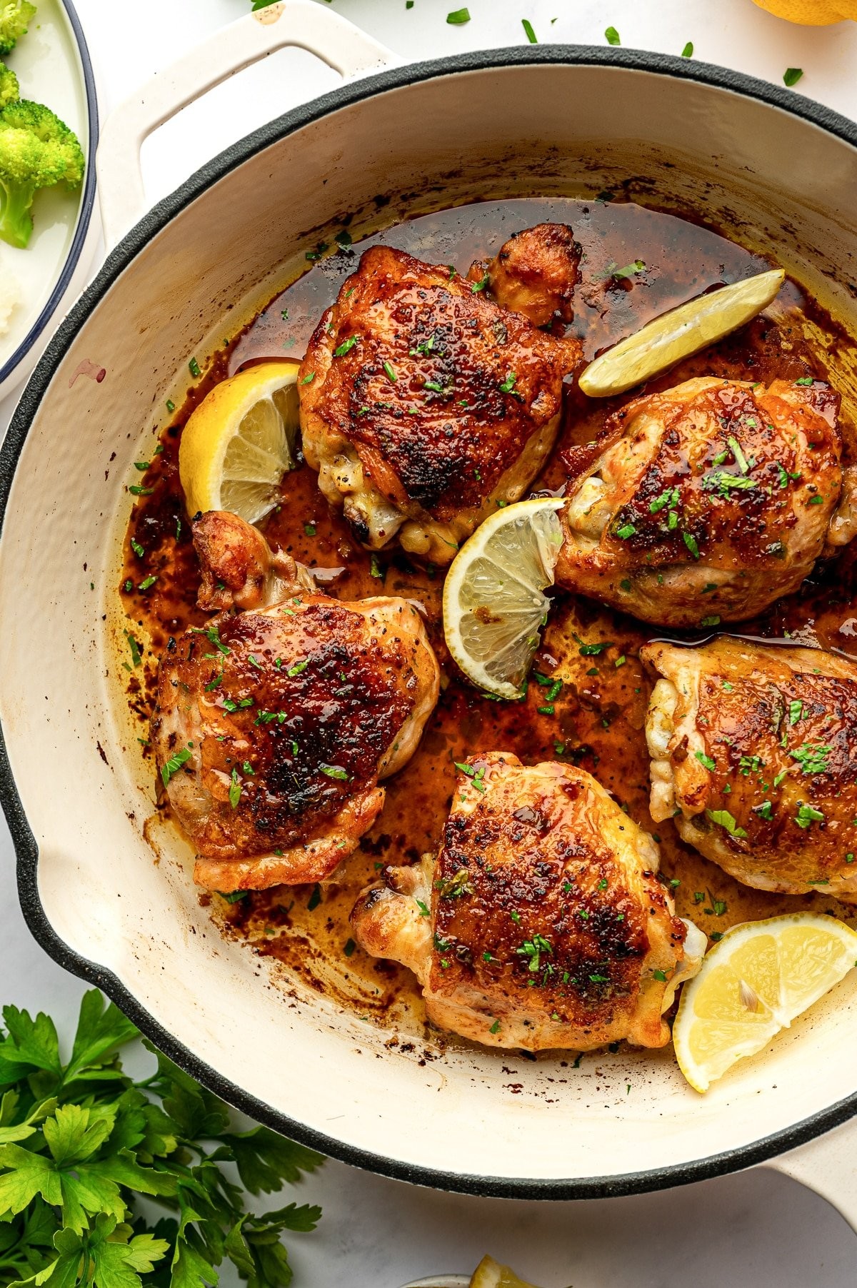 close-up lemon herb skillet chicken with fresh parsley and lemon wedges